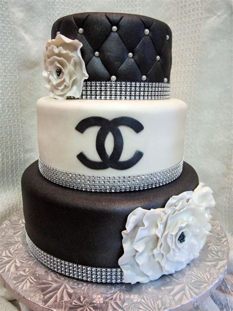 chanel inspired cake|Chanel stencil logo for cakes.